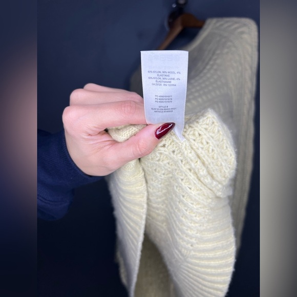 Aritzia Babaton Sweater Cable Knit Chunky Oversized Cream Size 3 (Large) - Picture 4 of 5